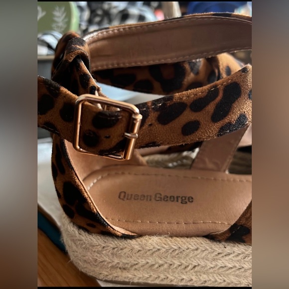 Queen George Sandals, animal print platform, size 8.5 - Picture 5 of 7